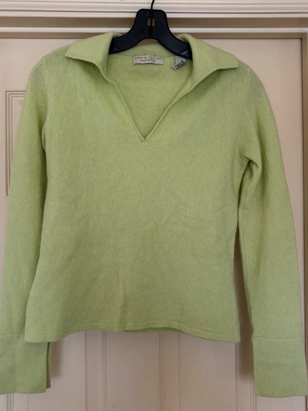 Vintage lord and taylor Light Pastel pistachio Green Cashmere Sweater size small